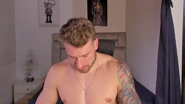 Snapshot of paul_rogerr chatting on 11-18-25, 10:25 paul rogerr online show from 11-18-25, 10:25