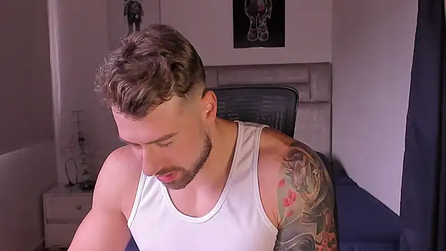 Snapshot of paul_rogerr chatting on 12-02-25, 01:28 paul rogerr online show from 12-02-25, 01:28