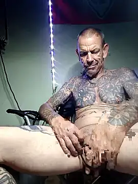 Snapshot of deepstroker42071 chatting on 10-13-25, 06:13 deepstroker42071 online show from 10-13-25, 06:13