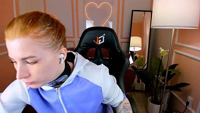 Mira  Blush online show from 02-12-25, 08:40