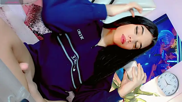 Hannahsmit online show from 12-29-24, 05:21