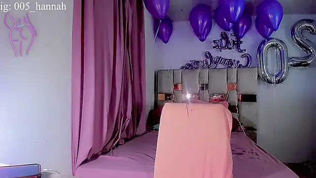 Hannahsmit online show from 10-26-25, 04:29