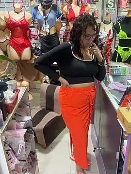 Snapshot of ROSALIALUCY chatting on 01-14-25, 04:40 ROSALIALUCY online show from 01-14-25, 04:40