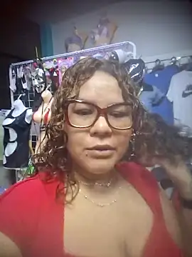 Snapshot of ROSALIALUCY chatting on 09-25-25, 01:59 ROSALIALUCY online show from 09-25-25, 01:59