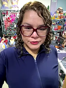 Snapshot of ROSALIALUCY chatting on 01-07-26, 11:45 ROSALIALUCY online show from 01-07-26, 11:45