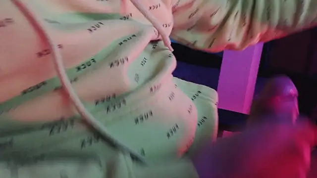 Snapshot of auilein chatting on 03-22-25, 10:48 auilein online show from 03-22-25, 10:48