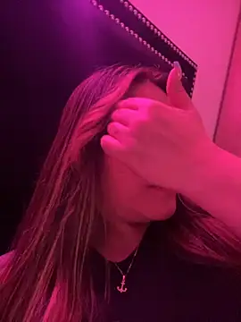 Snapshot of sexyyykloee chatting on 12-05-25, 06:22 sexyyykloee online show from 12-05-25, 06:22