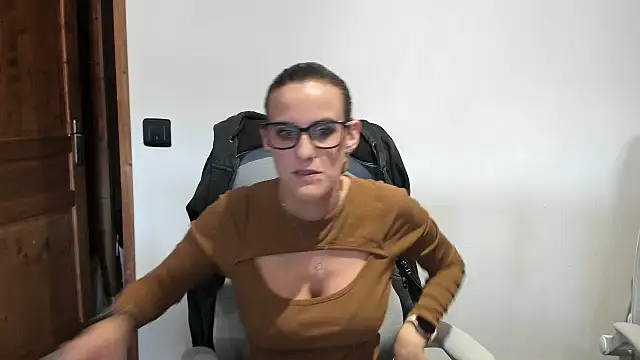 Snapshot of Madame_Callie chatting on 01-19-26, 01:37 Madame Callie online show from 01-19-26, 01:37