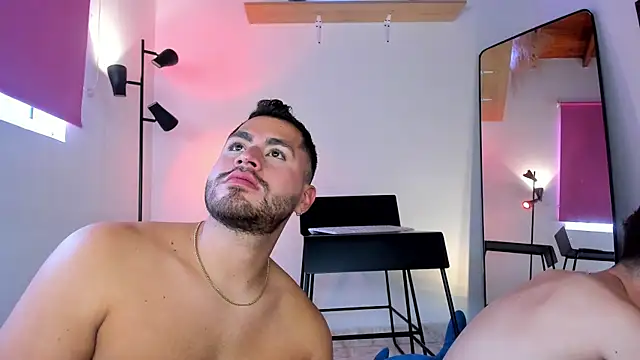 Snapshot of Juan_Castano chatting on 01-12-26, 03:28 Juan Castano online show from 01-12-26, 03:28