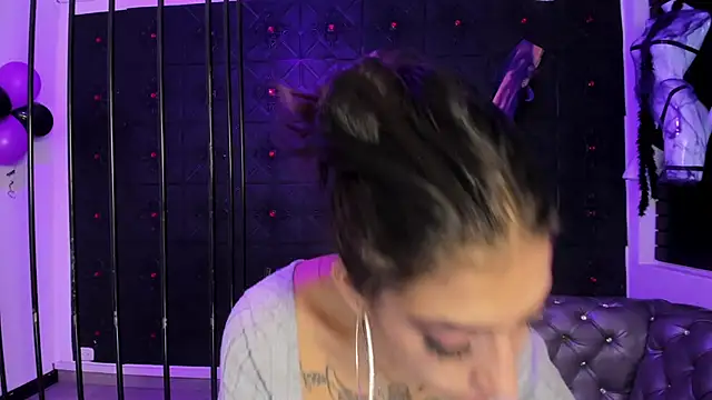 Snapshot of TeennNaugthy18 chatting on 10-26-25, 03:07 TeennNaugthy18 online show from 10-26-25, 03:07