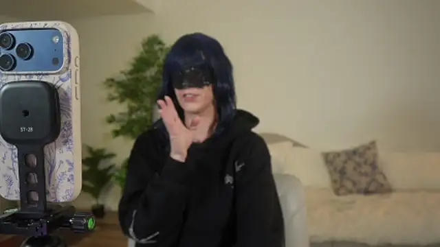 Snapshot of greydesire chatting on 06-12-26, 02:05 greydesire online show from 06-12-26, 02:05