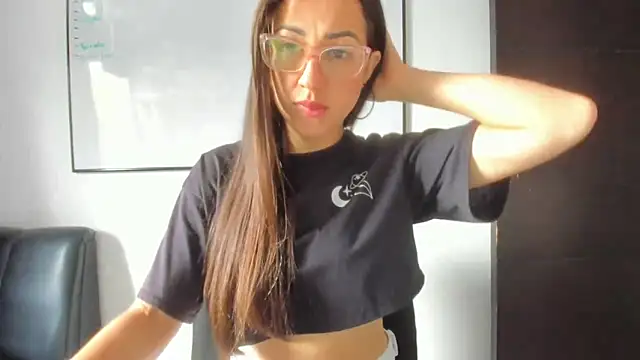 Snapshot of squirttati33 chatting on 10-15-25, 01:11 squirttati33 online show from 10-15-25, 01:11