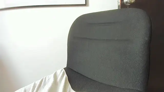 Snapshot of squirttati33 chatting on 10-28-25, 02:31 squirttati33 online show from 10-28-25, 02:31