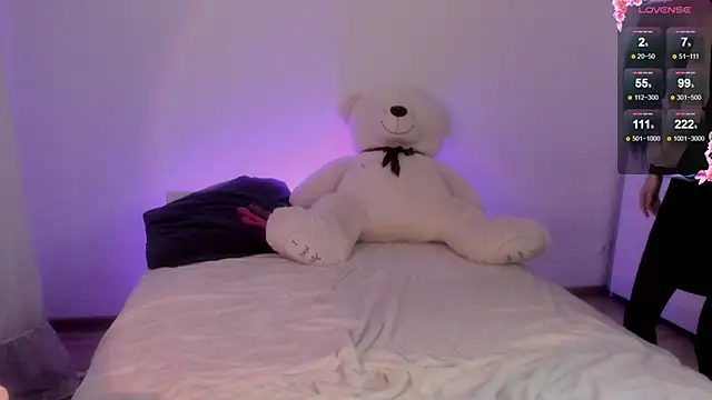 Snapshot of 666kisses chatting on 12-19-24, 11:35 666kisses online show from 12-19-24, 11:35