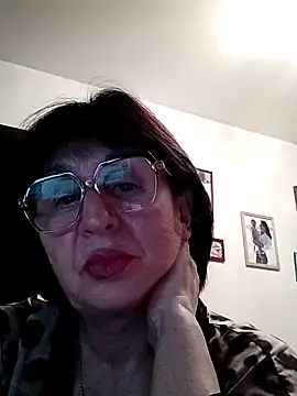 Snapshot of AlbinaXPretty chatting on 12-01-24, 04:29 AlbinaXPretty online show from 12-01-24, 04:29
