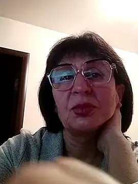 Snapshot of AlbinaXPretty chatting on 12-17-24, 08:43 AlbinaXPretty online show from 12-17-24, 08:43