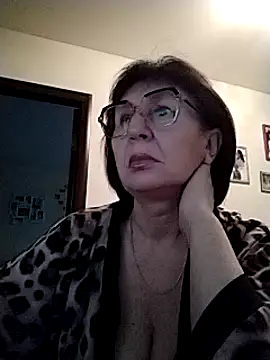 Snapshot of AlbinaXPretty chatting on 12-30-24, 06:31 AlbinaXPretty online show from 12-30-24, 06:31