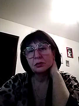 Snapshot of AlbinaXPretty chatting on 12-31-24, 06:24 AlbinaXPretty online show from 12-31-24, 06:24