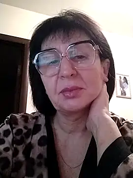 Snapshot of AlbinaXPretty chatting on 01-01-25, 06:27 AlbinaXPretty online show from 01-01-25, 06:27