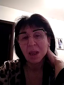 Snapshot of AlbinaXPretty chatting on 01-11-25, 01:27 AlbinaXPretty online show from 01-11-25, 01:27