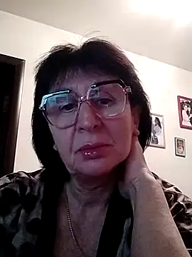 Snapshot of AlbinaXPretty chatting on 01-11-25, 03:31 AlbinaXPretty online show from 01-11-25, 03:31