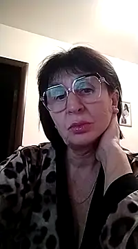 Snapshot of AlbinaXPretty chatting on 01-11-25, 08:21 AlbinaXPretty online show from 01-11-25, 08:21