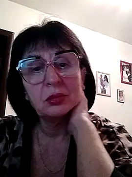 Snapshot of AlbinaXPretty chatting on 01-12-25, 07:42 AlbinaXPretty online show from 01-12-25, 07:42