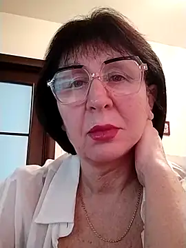 Snapshot of AlbinaXPretty chatting on 03-08-25, 08:22 AlbinaXPretty online show from 03-08-25, 08:22