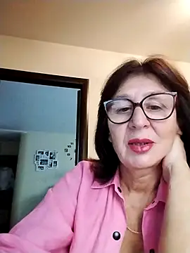 Snapshot of AlbinaXPretty chatting on 09-27-25, 07:24 AlbinaXPretty online show from 09-27-25, 07:24