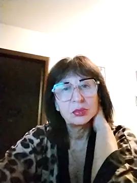 Snapshot of AlbinaXPretty chatting on 10-15-25, 08:09 AlbinaXPretty online show from 10-15-25, 08:09
