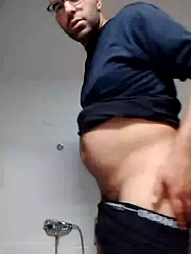 Snapshot of Passivello9 chatting on 11-28-25, 02:14 Passivello9 online show from 11-28-25, 02:14