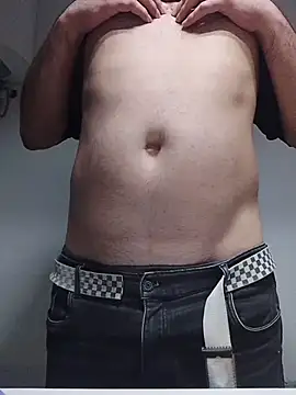 Snapshot of Passivello9 chatting on 12-18-25, 02:17 Passivello9 online show from 12-18-25, 02:17