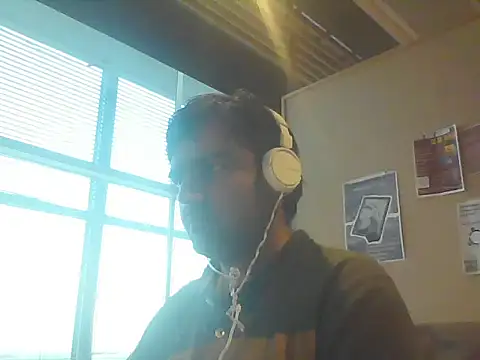 Snapshot of JohnBond009 chatting on 05-28-26, 07:11 JohnBond009 online show from 05-28-26, 07:11