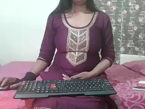 Snapshot of nikitahot3 chatting on 02-06-25, 08:18 nikitahot3 online show from 02-06-25, 08:18