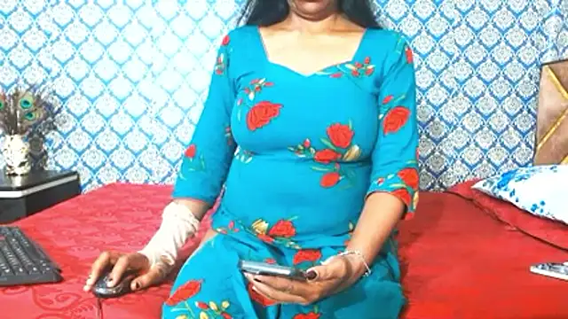 Snapshot of nikitahot3 chatting on 10-17-25, 02:19 nikitahot3 online show from 10-17-25, 02:19