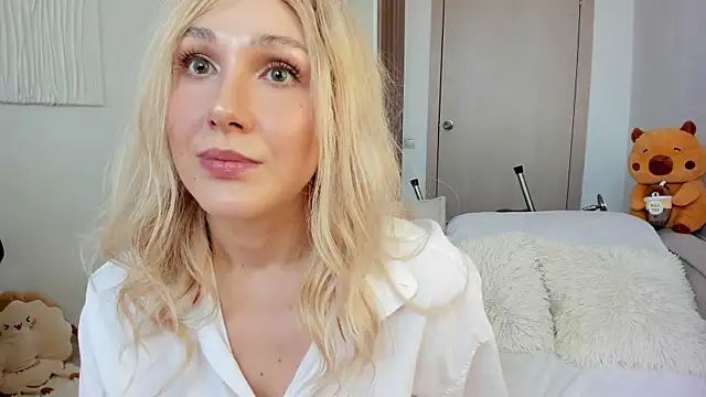 Snapshot of CarolMay chatting on 07-21-26, 07:32 CarolMay online show from 07-21-26, 07:32