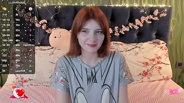 Snapshot of AliceLanley chatting on 09-26-25, 12:31 AliceLanley online show from 09-26-25, 12:31