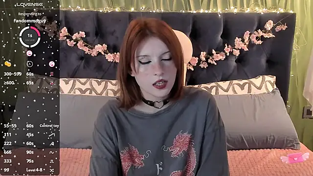 Snapshot of AliceLanley chatting on 10-10-25, 11:42 AliceLanley online show from 10-10-25, 11:42