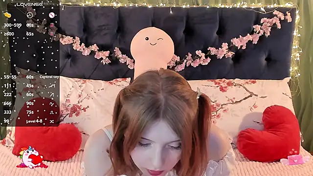 Snapshot of AliceLanley chatting on 02-11-26, 02:22 AliceLanley online show from 02-11-26, 02:22