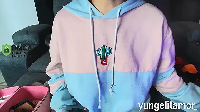 yungelitamor  online show from 10-02-25, 05:47