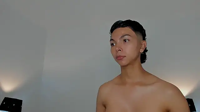 xhenisa  online show from 01-08-26, 08:33