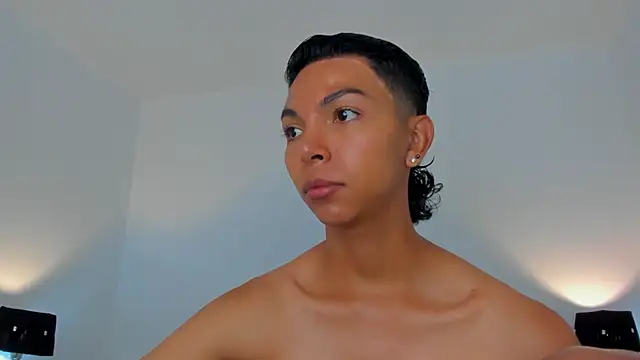 xhenisa  online show from 04-29-26, 04:55