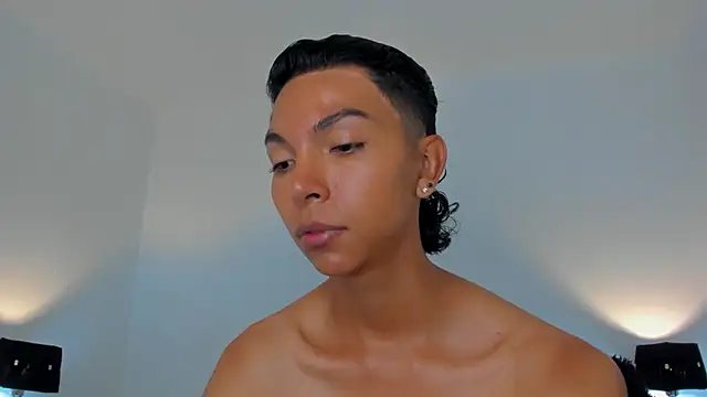 xhenisa  online show from 04-29-26, 05:30