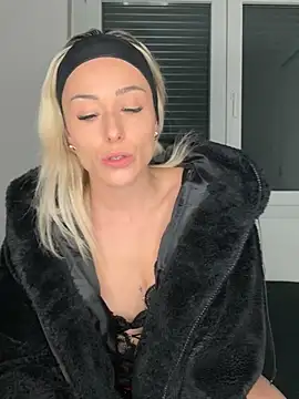 petrouchkaaa  online show from 02-02-25, 09:02