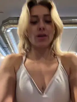 petrouchkaaa  online show from 03-07-25, 09:18