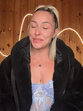 petrouchkaaa  online show from 04-16-26, 09:39