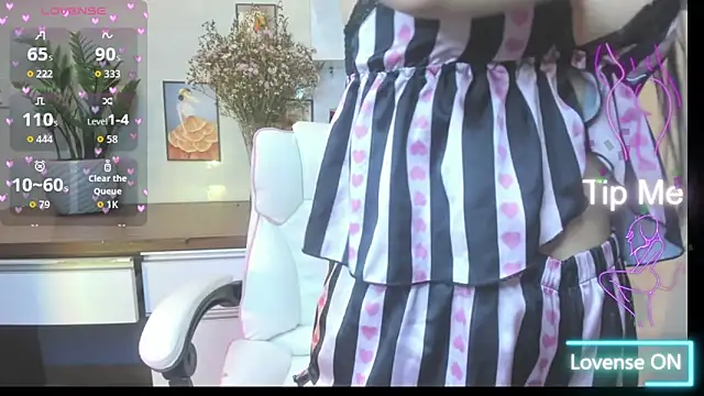 Snapshot of Mimini- chatting on 01-13-26, 04:51 Mimini- online show from 01-13-26, 04:51