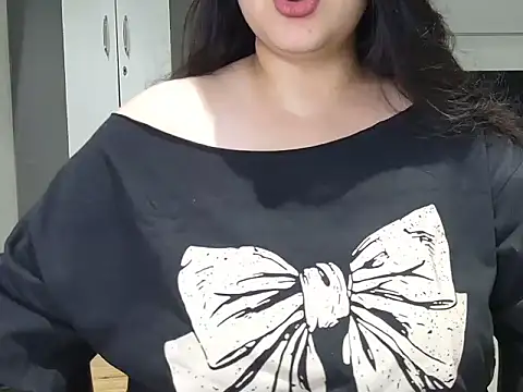 Snapshot of Miss_cutiepie chatting on 10-14-25, 07:47 Miss cutiepie online show from 10-14-25, 07:47