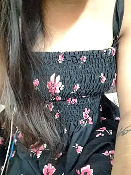 Snapshot of Roshni_98 chatting on 02-10-25, 01:46 Roshni 98 online show from 02-10-25, 01:46