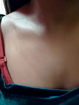 Snapshot of Roshni_98 chatting on 03-22-25, 07:57 Roshni 98 online show from 03-22-25, 07:57